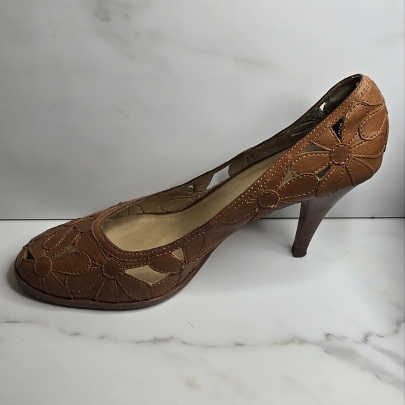Michael Kors Daisy Brown Heels - Picture 4 of 9